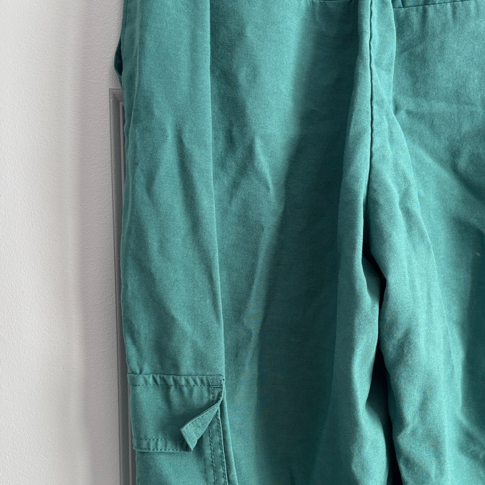 Women’s Green Cargo Jogger Pants - Picture 4 of 5
